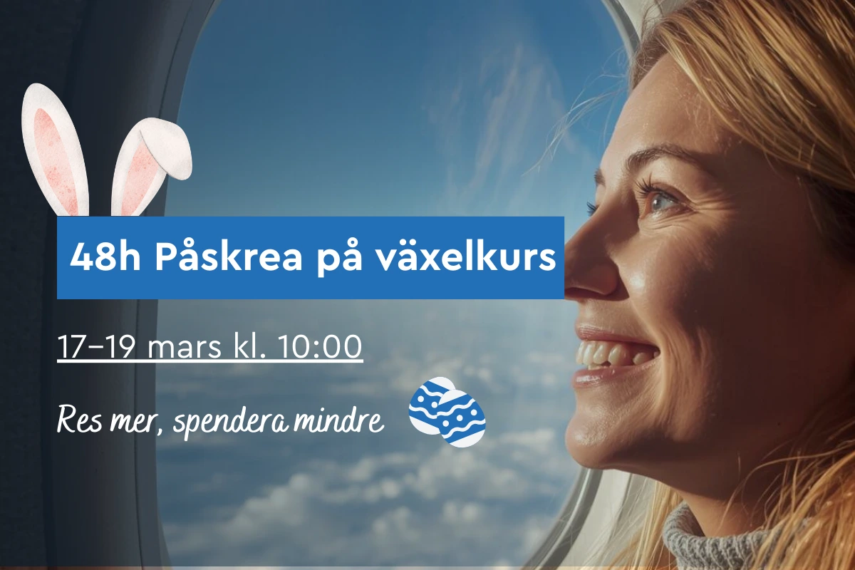 En kvinna sitter vid ratten i sin bil och ler när hon tittar ut genom fönstret