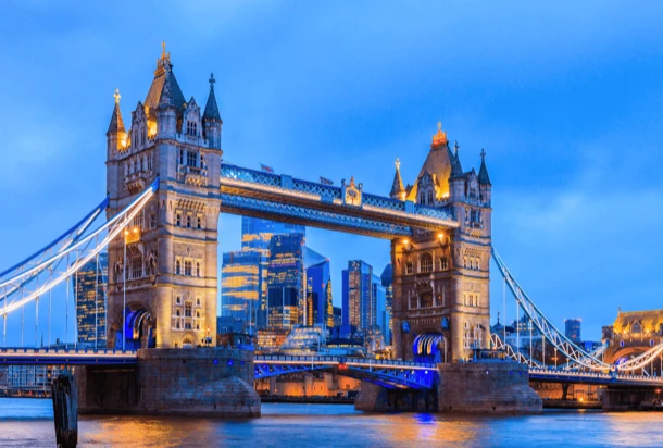 London bridge at the end of the day